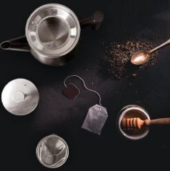 Vaja® Camille Theepot Zwart Met Filter - 1 Liter - RVS - Dubbelwanding -Thee Promotie Winkel 1196x1200 1