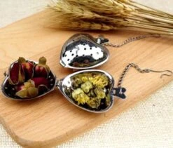 Merkloos RVS Thee Ei Hartje | Theefilter Mannetje | Losse Theezeef | Kruidenhart | Zeef | Tang | Infuser | Thee Ei | RVS | 1 Stuks -Thee Promotie Winkel 1200x1023 1