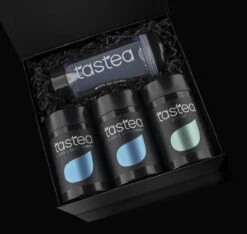 Tastea New Me Box - Giftbox - Trakteer Jezelf, Om Cadeau Te Geven - Assortiment - Met Cafeïne - Detox, Skintight én Een Theebeker -Thee Promotie Winkel 1200x1136 1