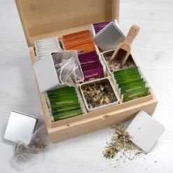 Theedoos Van ZENZYTEA® - Bamboe - Theedoos 9 Vaks - Inclusief 3 Theeblikken Voor Losse Thee - Geschikt Voor Grote & Kleine Theezakjes - Vierkant - Grote Vakken - Luxe Verpakking - Cadeau -Thee Promotie Winkel 1200x1200 154