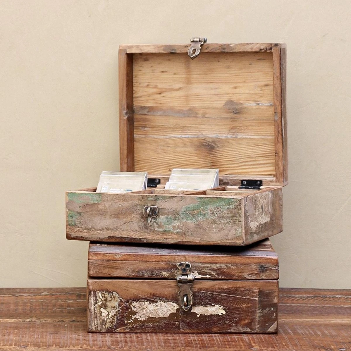 Raw Materials Scrapwood Theedoos – 6 Vakken – Gerecycled Hout 8 Raw Materials Scrapwood Theedoos – 6 Vakken – Gerecycled Hout - Afbeelding 8