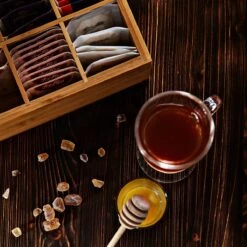 Lumaland Cuisine - Theedoos Van Bamboe - Theebox Met 8 Vakken - Duurzam Decoratief Materiaal - Ca. 28 X 16 X 9 Cm -Thee Promotie Winkel 1200x1200 182