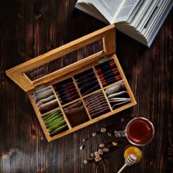 Lumaland Cuisine - Theedoos Van Bamboe - Theebox Met 8 Vakken - Duurzam Decoratief Materiaal - Ca. 28 X 16 X 9 Cm -Thee Promotie Winkel 1200x1200 183