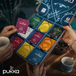 Pukka Original Kruidenthee Geschenkdoos - 9 Blends Biologische Kruidenthee, Ook Leuk Als Verjaardagscadeau - 45 Zakjes - Theedoos - GB-BIO-05 -Thee Promotie Winkel 1200x1200 587