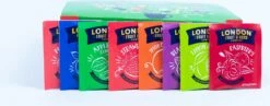 London Fruit & Herb Thee Assortiment – 80 Zakjes Thee, 10 Builtjes Met 8 Verschillende Smaken – Ideaal Cadeau Voor De Thee Liefhebber -Thee Promotie Winkel 1200x473