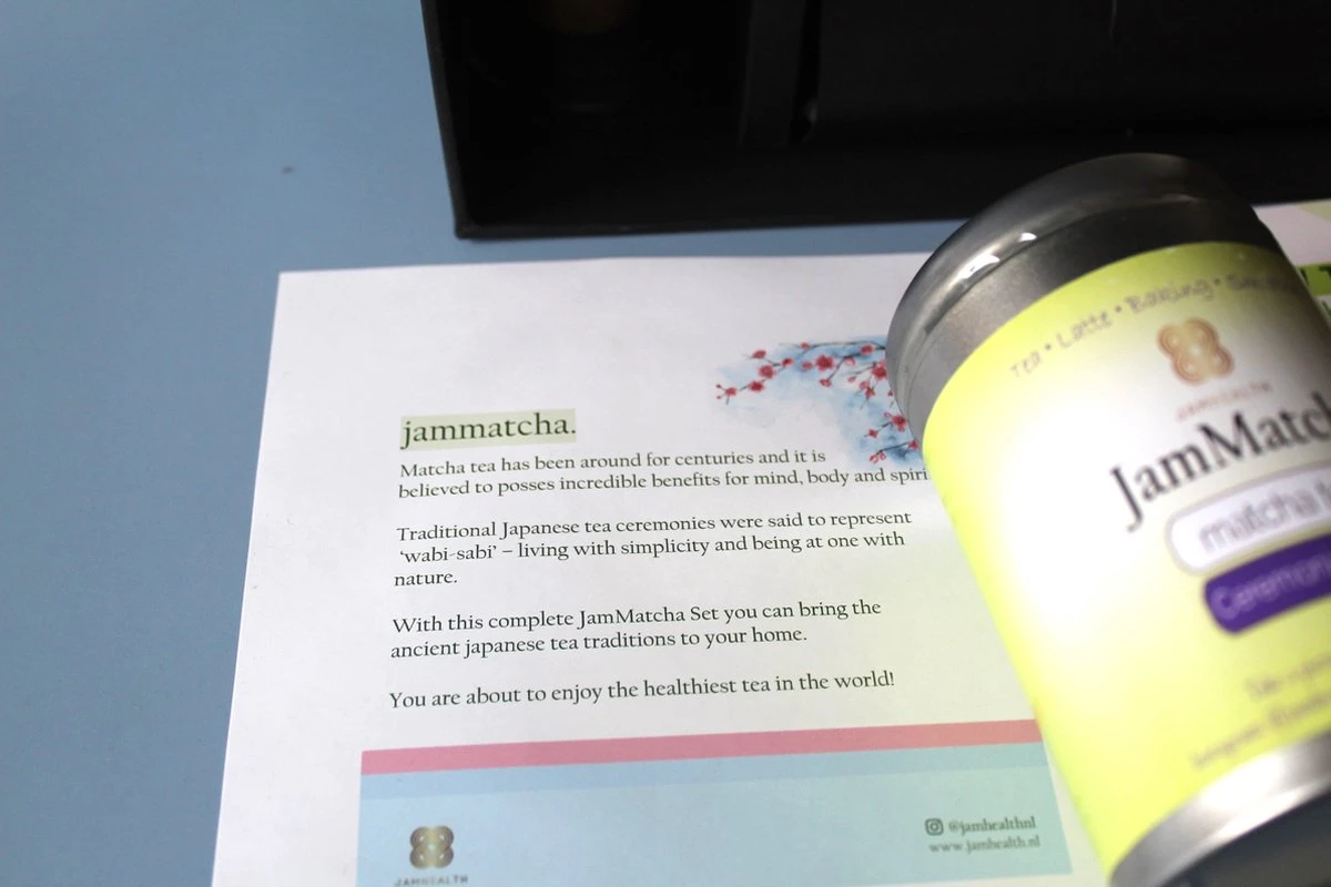 Premium Matcha Set - 5 Delige Matcha Cadeauset - Bamboo Klopper - Met Instructies - 100 Gram Matcha 4 Premium Matcha Set - 5 Delige Matcha Cadeauset - Bamboo Klopper - Met Instructies - 100 Gram Matcha - Afbeelding 4