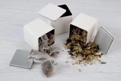 Theedoos Van ZENZYTEA® - Bamboe - Theedoos 9 Vaks - Inclusief 3 Theeblikken Voor Losse Thee - Geschikt Voor Grote & Kleine Theezakjes - Vierkant - Grote Vakken - Luxe Verpakking - Cadeau -Thee Promotie Winkel 1200x800 46