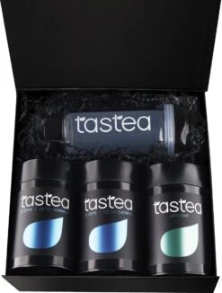 Tastea New Me Box - Giftbox - Trakteer Jezelf, Om Cadeau Te Geven - Assortiment - Met Cafeïne - Detox, Skintight én Een Theebeker -Thee Promotie Winkel 908x1200